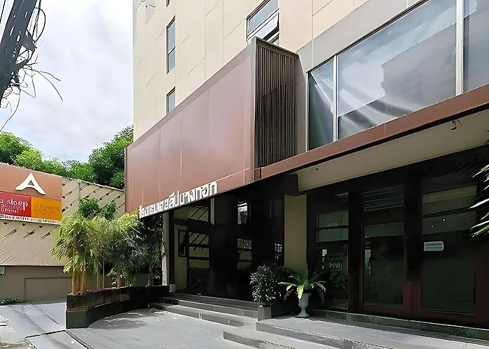A Sathorn Hotel 2*